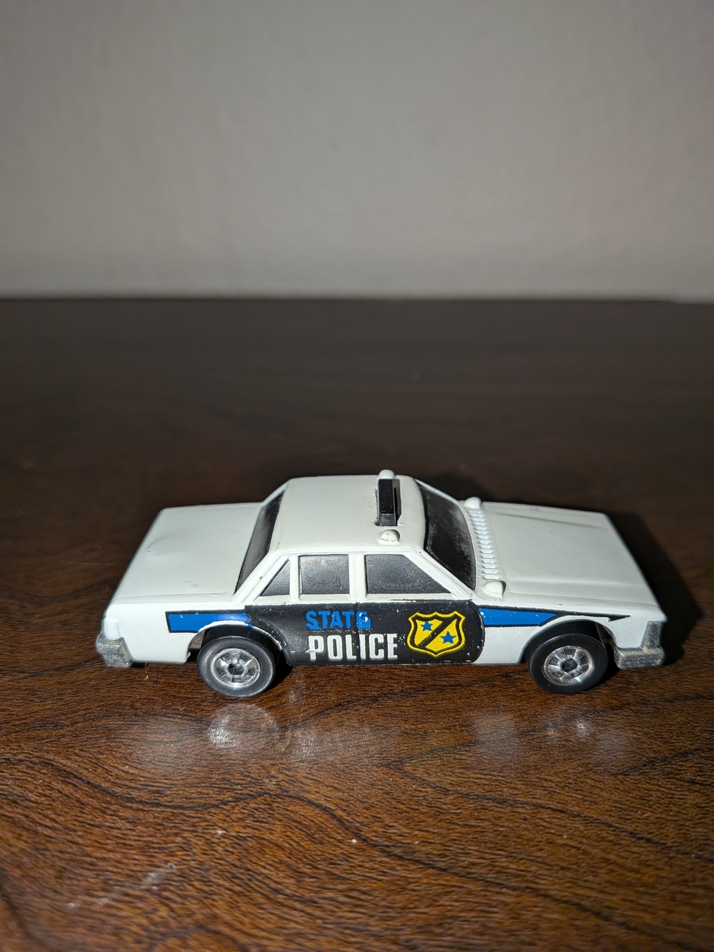 Hot Wheels 1:64 State Police Crash Diecast Police Vehicle White/Blue/Black 1983